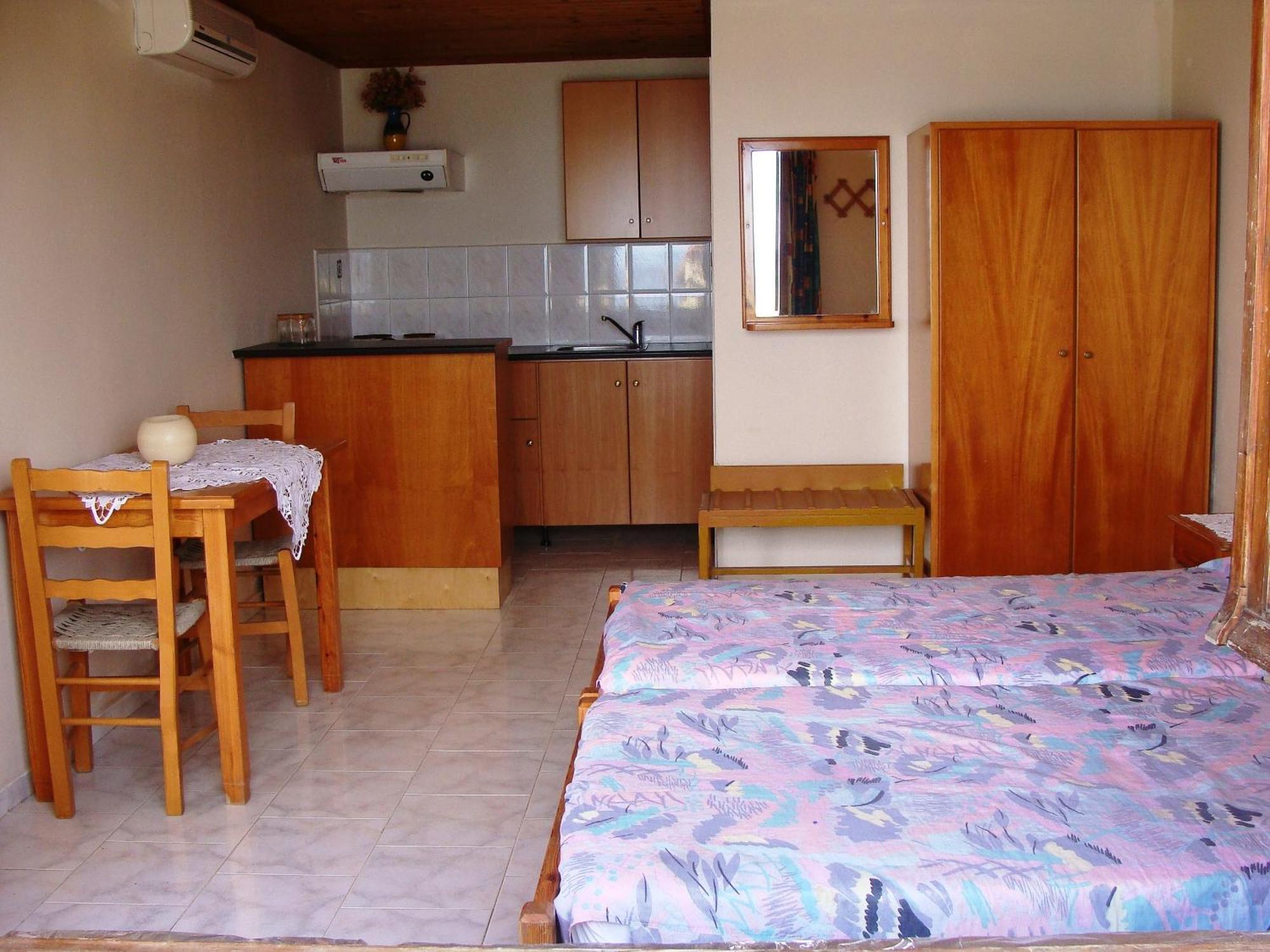 Maria'S Apartments Kalyves Zimmer foto